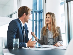 Polskie pokolenie Z zmieniło sposób przeżywania i rozumienia pewności siebie. Tak ją wyraża