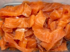 Ma smaczne i zdrowe mięso. Tylko takiego łososia szukaj w markecie