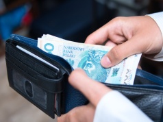 "Wstydliwe" świadczenie poszło w górę. Od marca to prawie 1971 zł