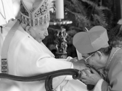 Żałoba w Kościele, odszedł znany kardynał. Mianował go św. Jan Paweł II