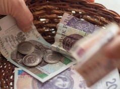 Pracuje tylko w niedziele i zarabia krocie? Cała prawda o pensji organisty