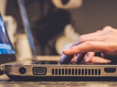 Grupa WP miała 130,73 mln zł straty netto, 124,86 mln zł zysku skoryg. EBITDA w IV kw.