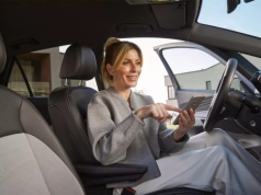 Jest opis ID. Software 6. Ważny tylko one-pedal driving. Są też ścieżki aktualizacji – a w zasadzie opis ich braku