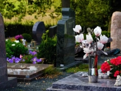 Jak wybrać nowoczesny nagrobek — poradnik