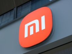 Xiaomi na zakręcie. Telefony nie schodzą, samochody ledwo dowożą, a kurs nurkuje