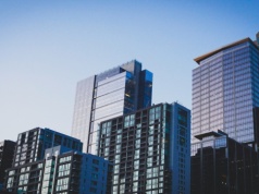 Jak inwestować 500 tys., 1 mln i 5 mln zł? Oto strategie dla różnych budżetów