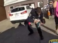 Policjant ratuje 10-miesięczne dziecko. Dramatyczne nagranie porusza wszystkich