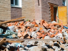 Jak w województwie warmińsko-mazurskim zlecić odbiór odpadów budowlanych?