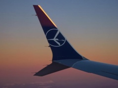 Mniej lotów przez koszty paliwa. LOT przedstawia swoją strategię "na teraz"