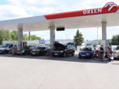 Ceny diesla biją rekordy. Polacy spokojnie tankują i płacą jak za złoto