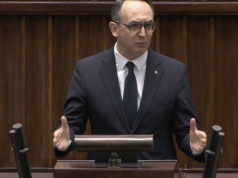 Klimczak w Sejmie o wadliwych pytaniach egzaminu na prawo jazdy. Zapowiada zmiany