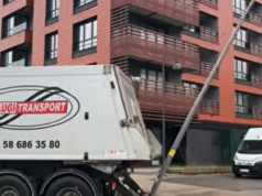 Kierowca wywrotki łamie latarnię. Na szczęście, akurat "nikt nie szedł"