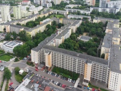 Wielka płyta jak złoto. Osiedla z PRL mogą przetrwać kolejne 50 lat. Co cenią w nich Warszawiacy?