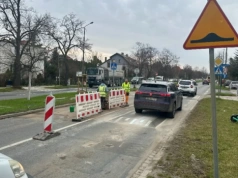 Aleja Kochanowskiego z przeszkodami. Montują progi i ograniczenie do 30 km/h