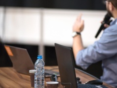 Grupa WP spodziewa się decyzji niemieckiego urzędu ws. sprzedaży fluege.de w kwietniu