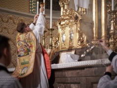 „Potrzebne jest nowe spojrzenie”. Leon XIV wzywa francuskich biskupów do włączenia tradycyjnych katolików