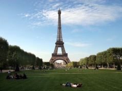 Jest symbolem Francji. Niebawem jej fragment trafi na aukcję. Cena? Lepiej usiądźcie