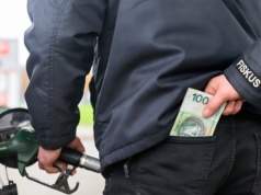 Tankujesz za 200 zł? Połowa tej ceny to podatki!