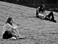 Kryzys bliskości w dobie algorytmów. O paradoksach współczesnych relacji 