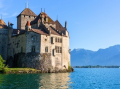 Sławna twierdza nad Jeziorem Genewskim. Inspirowała poetów i artystów