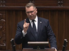 Przemysław Czarnek atakuje rząd liczbami w Sejmie. Kolejny raz ta sama śpiewka
