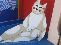 Akt wandalizmu w Cieszynie. Zniszczono element ilustracji serii “Kocia Szajka”