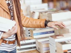 Ministerstwo chce zmian zasad sprzedaży książek. Nowe przepisy mają chronić małe księgarnie