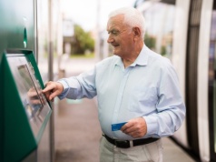ZUS może upomnieć się o trzynastkę. W tych sytuacjach trzeba zwrócić pieniądze