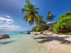 Egzotyka w cenie Europy? Rajska wyspa przyciąga turystów. Polacy w TOP3 odwiedzających