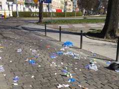 Słupszczanie alarmują: wiosna należy do śmieciarzy. Miasto walczy z plagą dzikich wysypisk