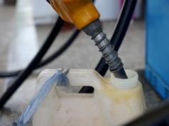 Ceny paliw biją rekordy. Tankujesz "na zaś"? Za to czeka kara 3 tys. zł