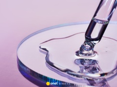 "95 proc. kobiet zauważyło poprawę"? Ekspertka ostrzega przed manipulacjami w branży kosmetycznej: ogromna presja sprzedażowa