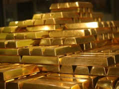 Dlaczego złoto tanieje, choć powinno drożeć? Wojna na Bliskim Wschodzie zmienia światowy rynek