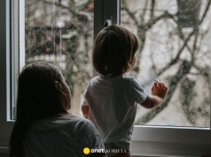 Matka zostawiła dzieci same w domu. "Pojechała ze znajomą na weekendowy wyjazd"