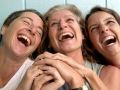 Humor i śmiech: Naturalne terapie poprawiające nastrój i zdrowie emocjonalne