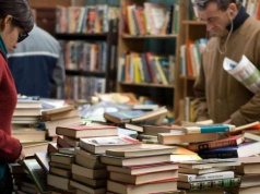 Kryminał zamiast poezji. Dlaczego wybieramy „lżejsze” książki