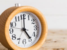 Jak zmiana czasu wpływa na organizm? Podpowiadamy, jak załagodzić skutki