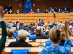 Parlament Europejski uchylił immunitet Grzegorza Brauna w kolejnych sprawach. Tym razem za negowanie zbrodni w Auschwitz