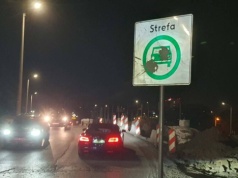 Dwóch złodziei znaków Strefy Czystego Transportu w rękach policji. Będą kolejne zatrzymania wandali