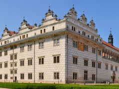 Miasteczko z unikatowym pałacem i tradycją muzyczną. Idealne na wycieczkę