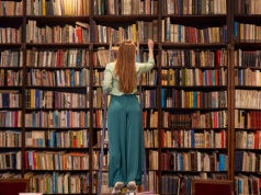 Czytałaś ich książki, ale czy wiesz, jak wyglądają? Sprawdź, ilu pisarzy rozpoznasz po twarzy