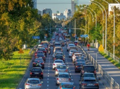 120 tysięcy samochodów nie wjedzie do Warszawy. Pętla się zaciska