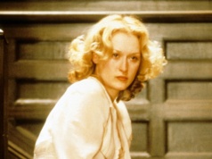 Meryl Streep dostała za ten film Oscara. Reżyser początkowo chciał Polkę