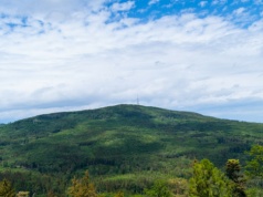 Jedna z najbardziej fascynujących gór w Polsce. Była miejscem kultu pogan