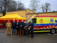 Nowa karetka i doposażenie powiatowych magazynów