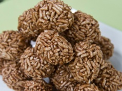 Ryżowe kulki z 3 składników znikają w sekundę. Przepis rodem z PRL-u