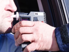 Nietrzeźwy policjant złapany przez kolegów. Wpadł na parkingu