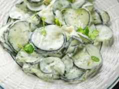 Wystarczy odrobina do mizerii. Z tym pikantnym dodatkiem idealnie pasuje na Wielkanoc