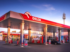 Tusk otwiera swój "CPN", ale co dalej? Ponad 1 zł mniej za litr to nie żart