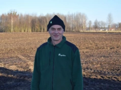 80 krów doi w 1,5 godziny. "To dzięki wspólnej pracy"